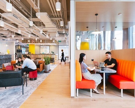 Employees wish for windows and quiet spaces in offices 