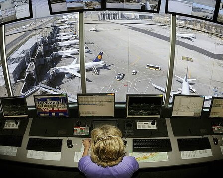 CANADA AIR TRAFFIC CONTROLLERS BUY PIZZAS OF SOLIDARY FOR THEIR AMERICAN COUNTERPARTS