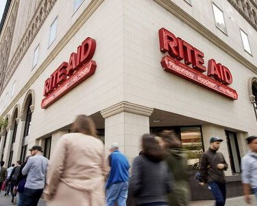 RITE AID CUTS 400 CORPORATE JOBS IN A REVAMP THAT ALSO SHAKES THE EXECUTIVE MANAGEMENT