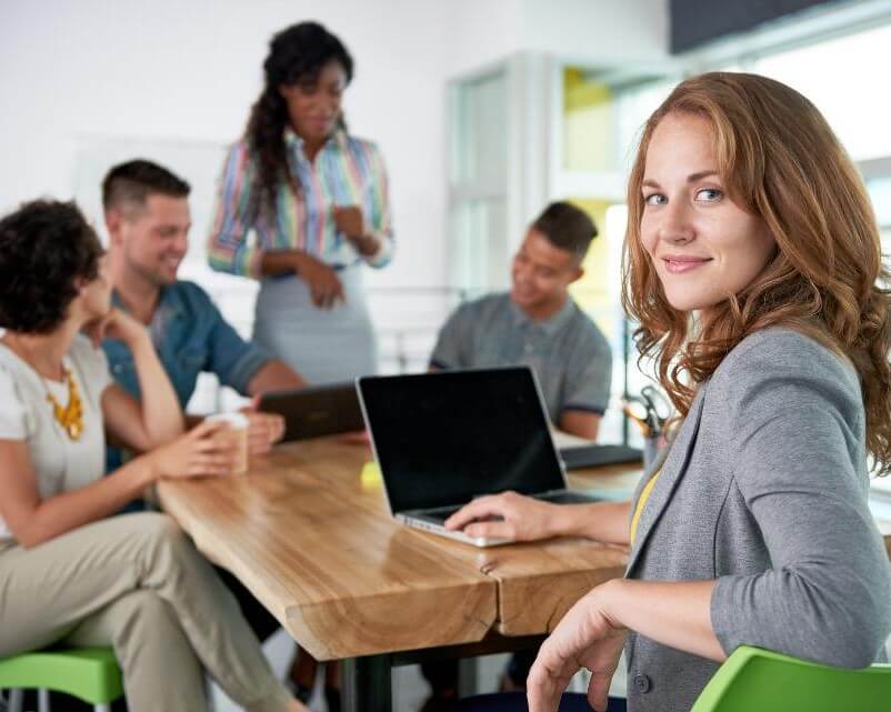 EMPLOYEES AT OFFICES WITH MODERN AESTHETICS ARE HAPPY