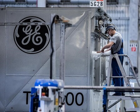 GE FREEZES PENSION PLANS FOR 20,000 U.S EMPLOYEES 