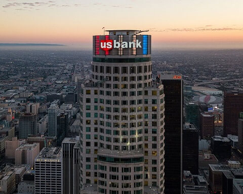  U.S BANCORP TO CUT OFF THOUSANDS OF WORKERS 