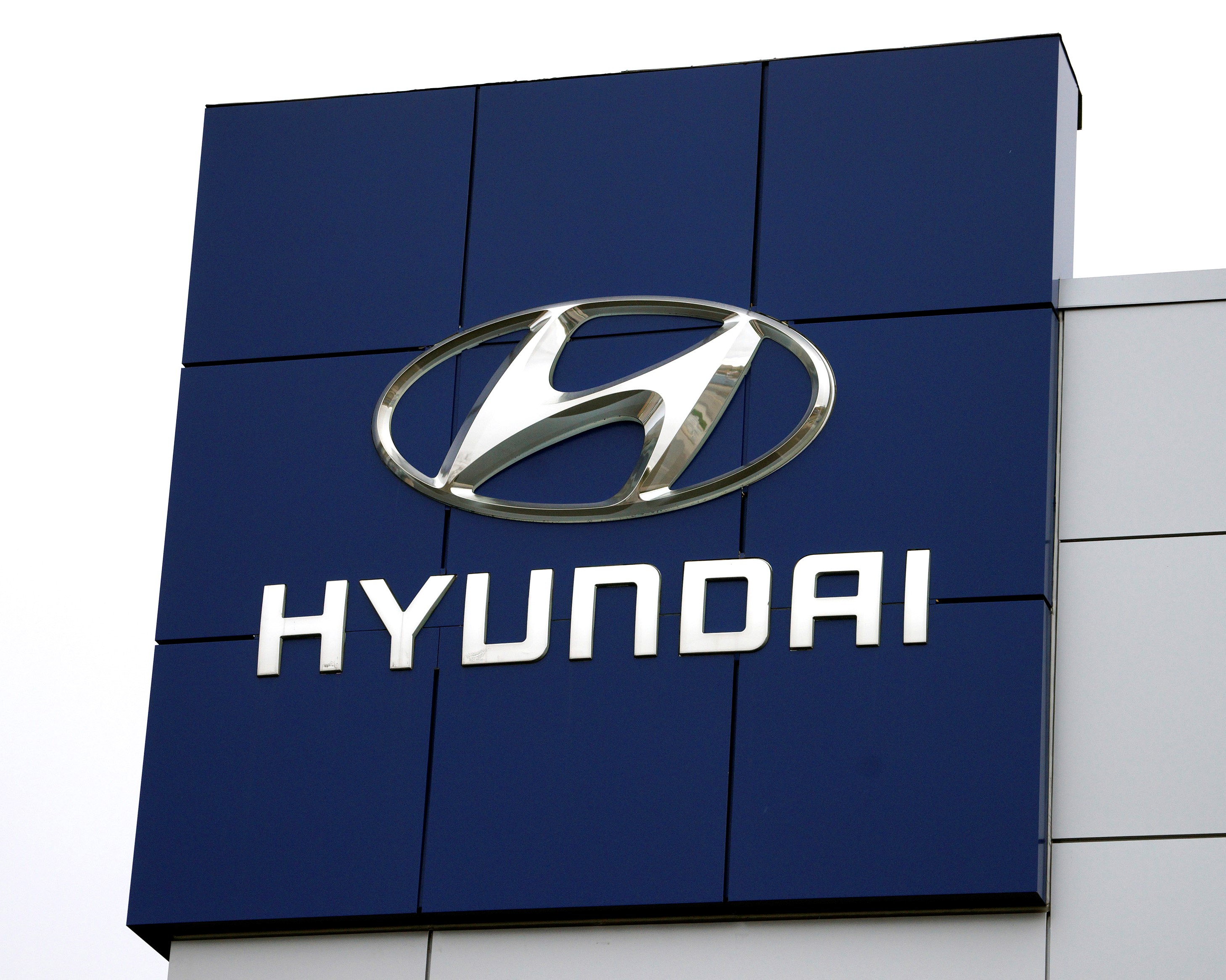 HYUNDAI APPEASES LABOR UNION WITHIN 2 DAYS, WORKERS TO RETURN
