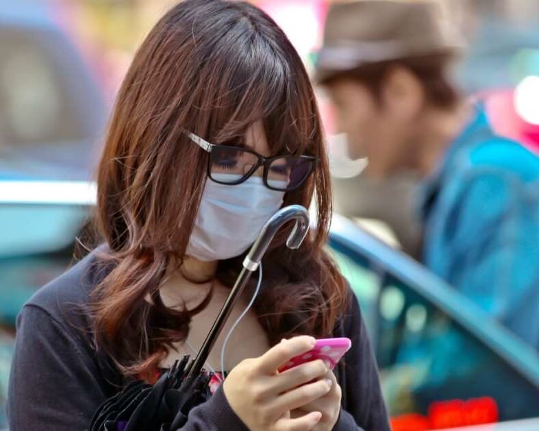 Japanese female workers protest contact glasses ban at work