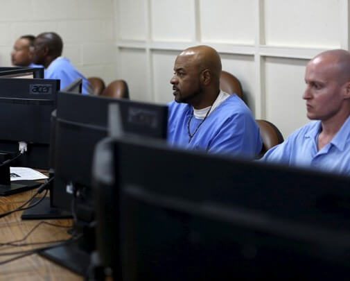 U.S. EMPLOYERS ARE HIRING EX-OFFENDERS 
